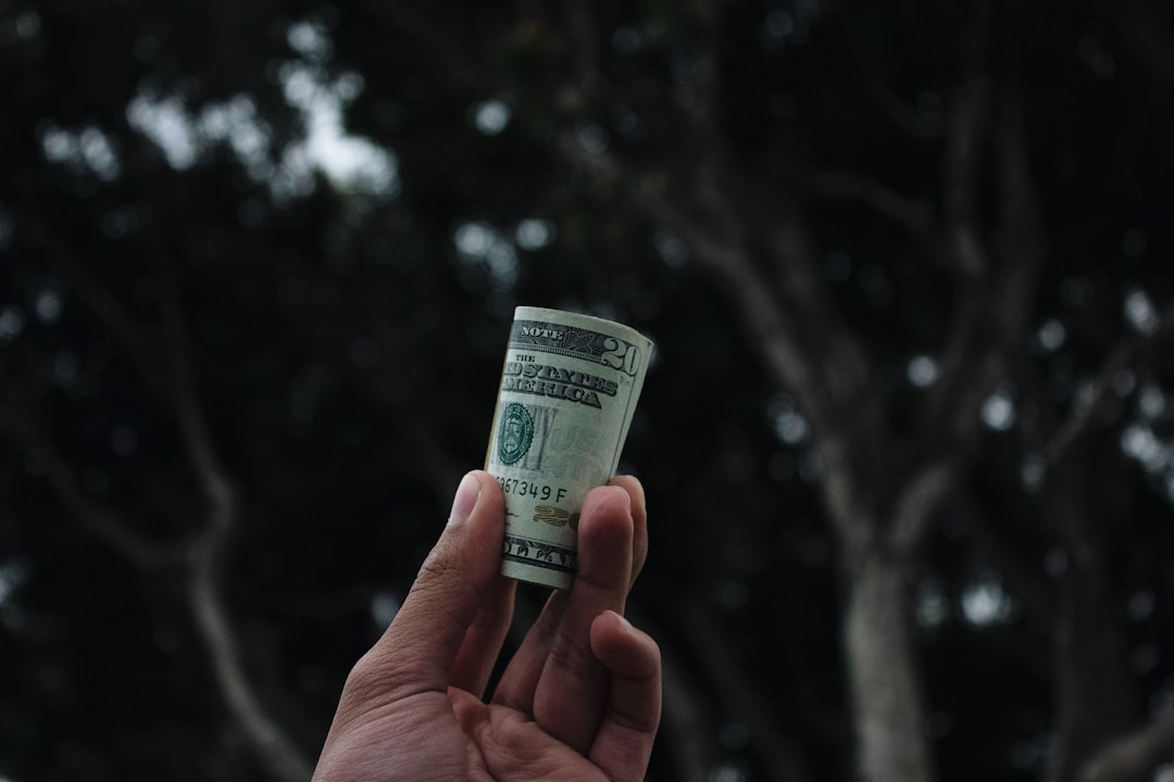 découvrez l'assurance de maintien de salaire, une protection essentielle qui vous garantit un revenu stable en cas d'incapacité de travail due à une maladie ou un accident. protégez votre avenir financier et assurez-vous de continuer à vivre sereinement.