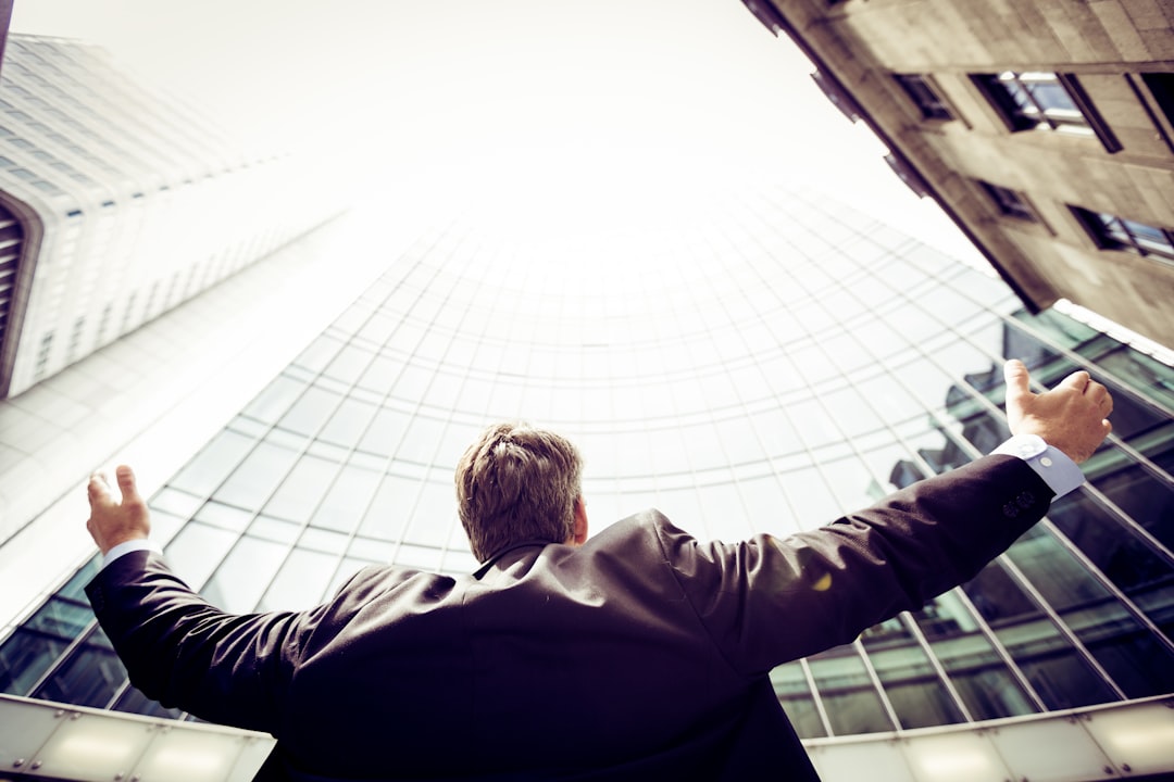 découvrez les avantages et les défis du travail indépendant. apprenez comment gérer votre propre entreprise, maximiser vos profits et atteindre l'autonomie financière grâce à l'auto-entrepreneuriat.