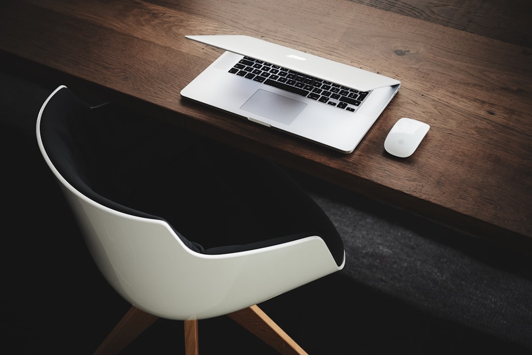 découvrez les stratégies essentielles pour assurer une transition réussie de votre entreprise grâce à la planification de la succession. apprenez comment protéger vos actifs et garantir la pérennité de votre activité familiale ou professionnelle.
