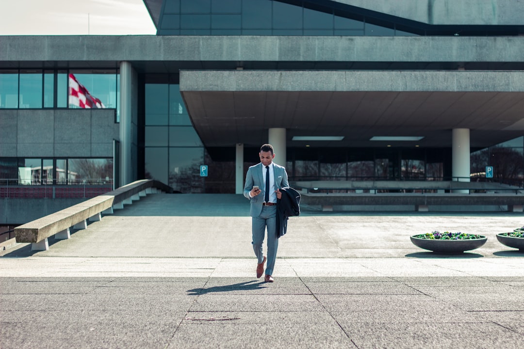 découvrez comment assurer la maintenance efficace de votre salaire avec nos conseils pratiques et stratégies. optimisez vos finances personnelles et garantissez une gestion optimale de vos revenus.