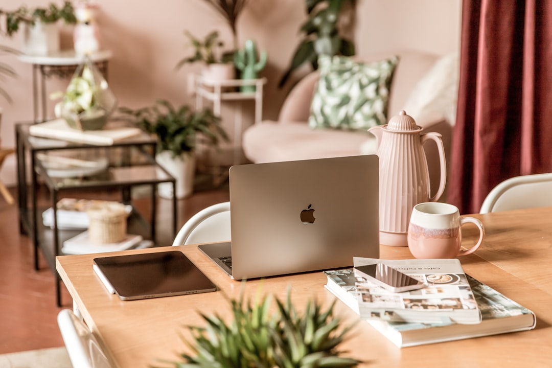 découvrez le monde du travail indépendant, ses avantages, ses défis et les conseils pour réussir en tant que travailleur autonome. explorez des stratégies pour gérer votre entreprise, améliorer votre productivité et atteindre vos objectifs professionnels.