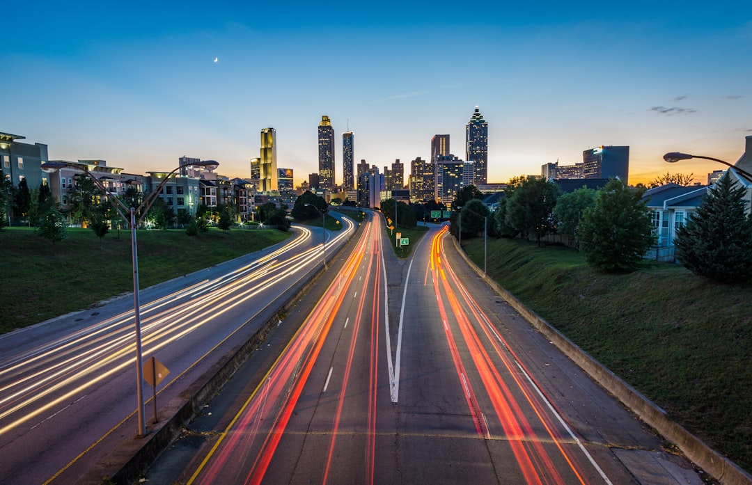 découvrez l'univers du trafic, ses enjeux et ses solutions pour une circulation fluide et sûre. explorez les stratégies de gestion du trafic, les innovations technologiques et les meilleures pratiques pour améliorer la mobilité urbaine.
